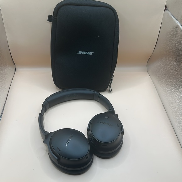 Bose QuietComfort 45 Bluetooth Wireless Noise Cancelling Headphones - Picture 6 of 6